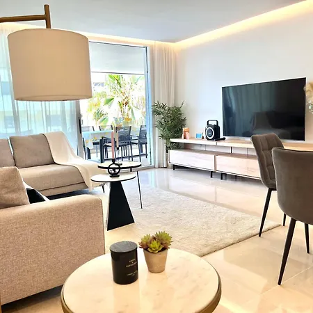 Coastal Living At Royal Banus Apartment *